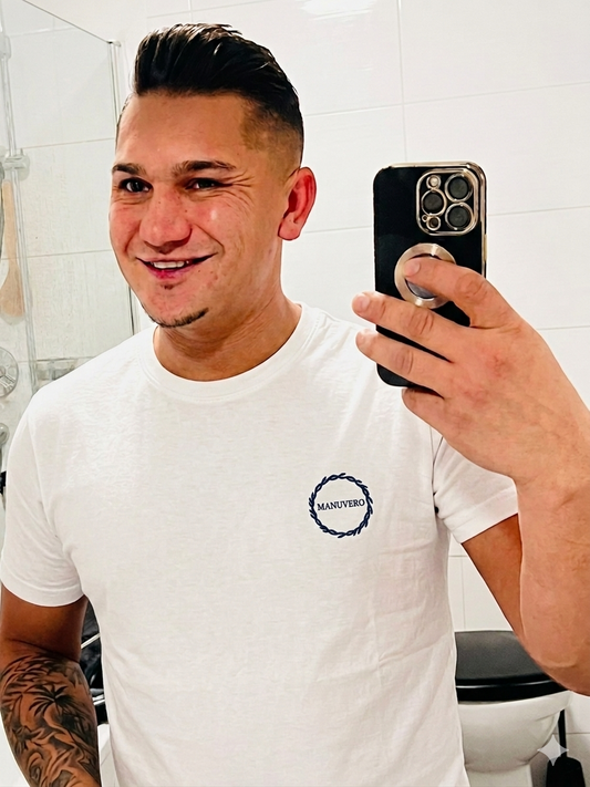 MANUVERO Premium T-Shirt – Detailansicht
